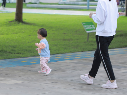 非亲生子女抚养权归谁所有