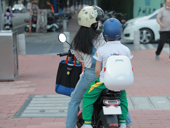 父母给未成年得子女购买人身保险需经未成年子女同意吗