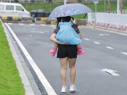 未婚先孕分手后孩子抚养权给谁