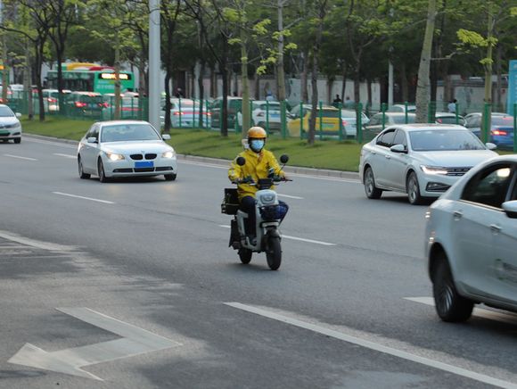 外卖小哥出车祸死亡买家有责任吗