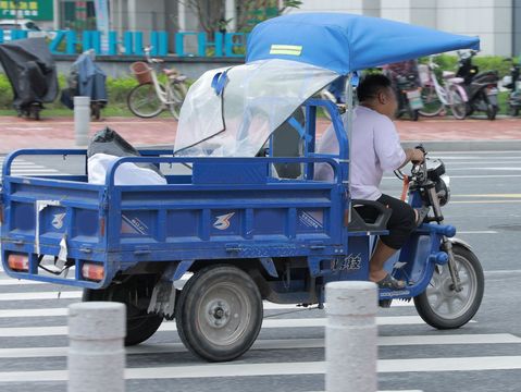 三轮车入户上牌多少钱