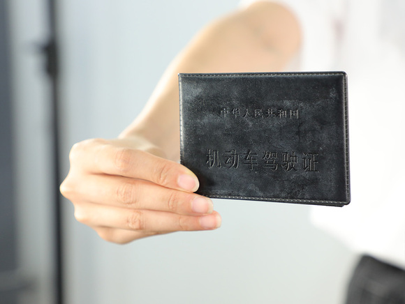 驾驶证年审期过了怎么办理换证