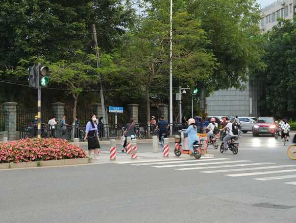 车头过斑马线掉头对吗