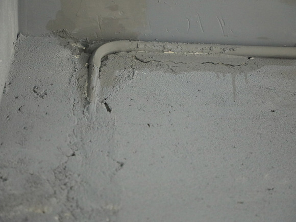 公共排水管漏水造成损失谁负责