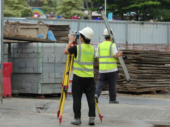 劳务分包后工人受伤谁负责