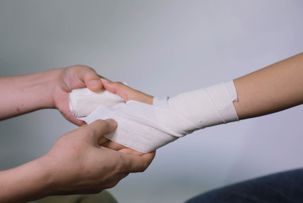 工伤左手食指中指和无名指残疾能评几级伤残