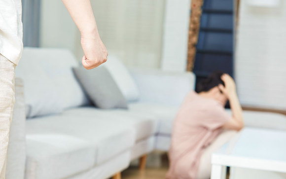 家暴离婚男方不认可如何解决还威胁家人如何解决