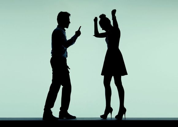 爸爸妈妈离婚时如何决定财产和孩子的分配