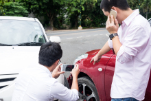 交通事故财产损失 可以起诉车主和司机吗