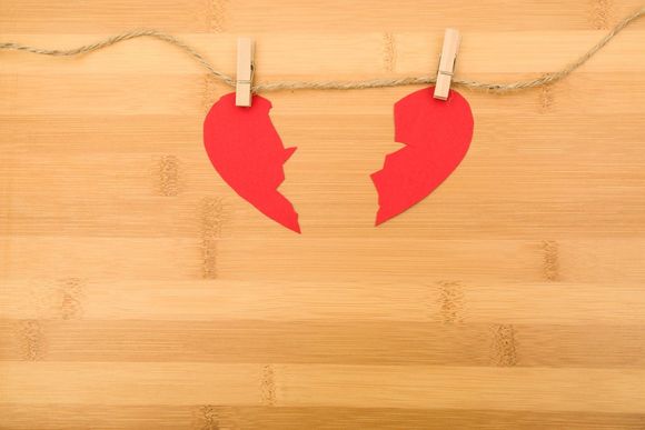 法院起诉离婚到哪里拿离婚证