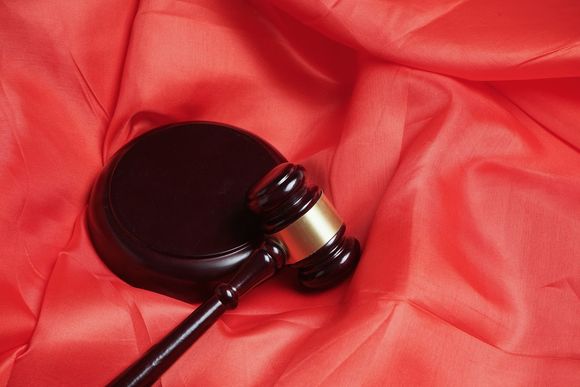 法官枉法裁判哪个来管