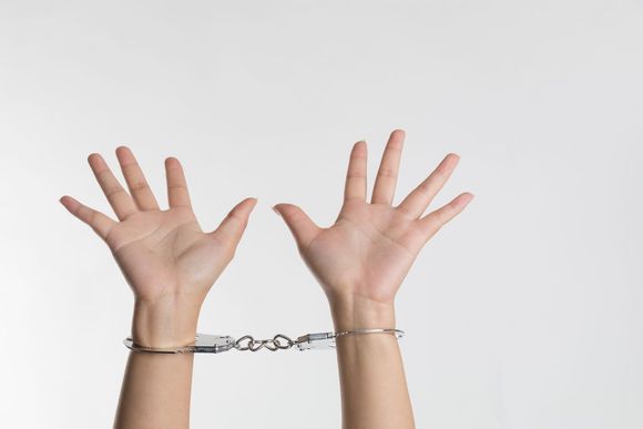 拘留跟刑事拘留区别在哪里