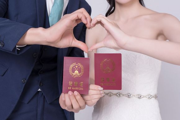 爸爸妈妈不让办结婚证