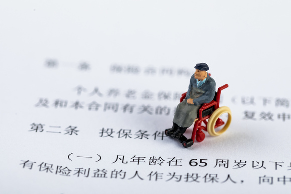 物业合同纠纷滞纳金标准，物业服务合同纠纷的解决途径