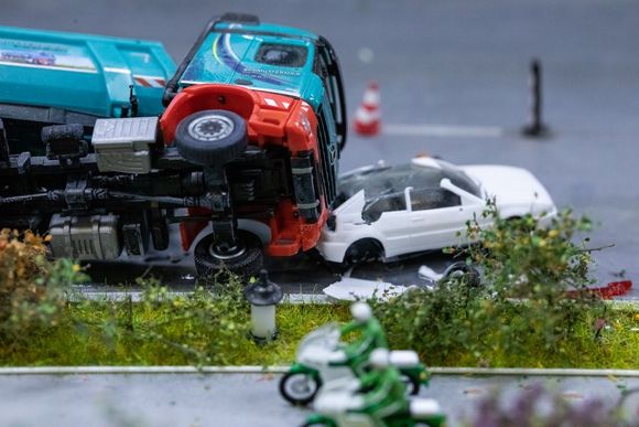 撞车事故中一人死,伤者有赔偿责任吗