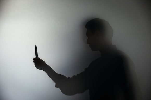 持刀伤人致轻伤需要赔偿哪些钱