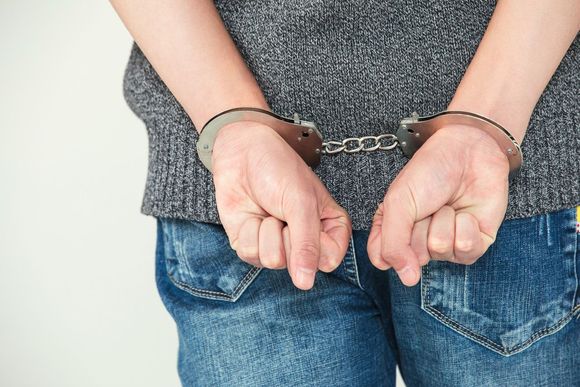 保姆偷家里东西构成盗窃罪吗