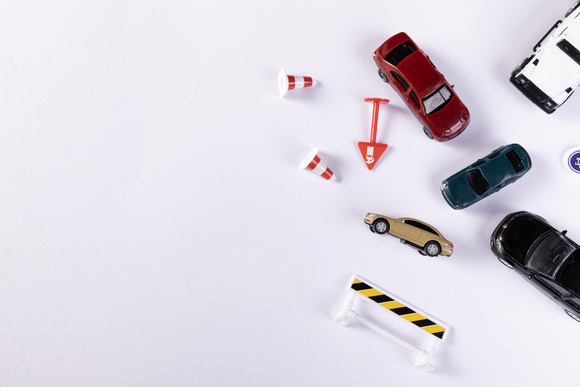 直行出巷子发生事故谁负责