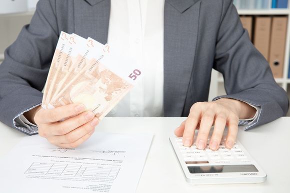 工资基数有疑问,可以向用人单位的人事部门或财务部门进行咨询和核实。 三、加班费用纠纷处理办法 若