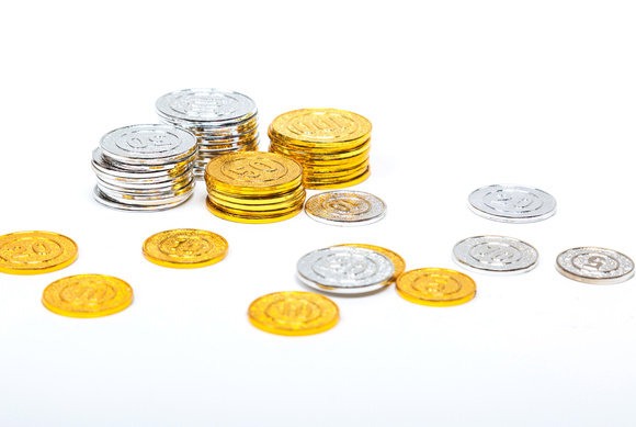 两个人打架先动手伤了需要赔偿哪些