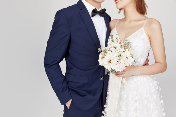 结结婚以后和其他人交往怀孕犯不犯法判几年