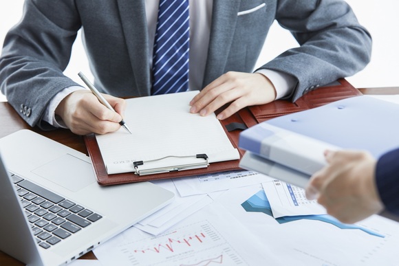 工程施工合同与个人签订有效吗，工程施工合同无效的情形有哪些